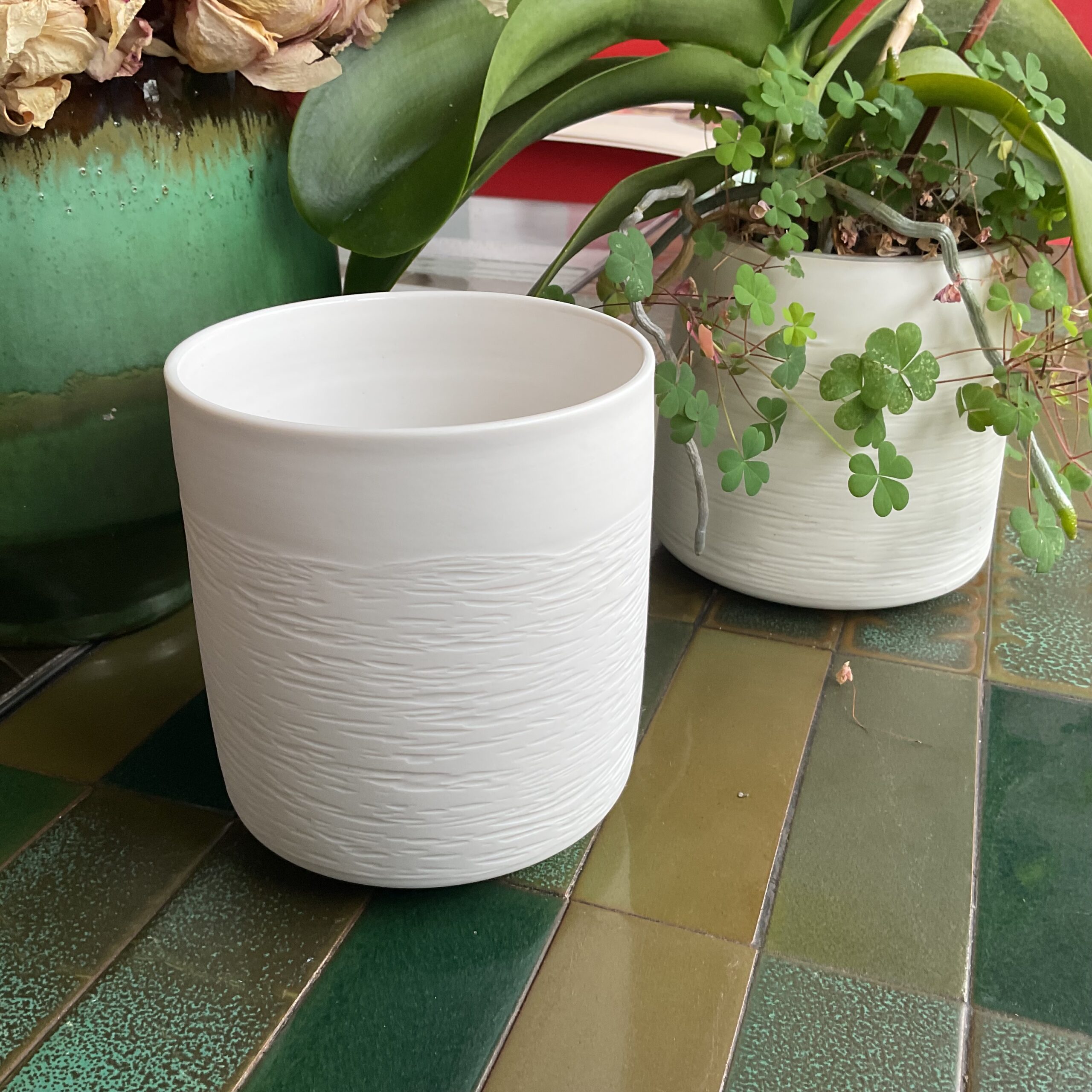 Cache-pot Ork’idée en porcelaine blanche motif Lignes de Kaolin’e