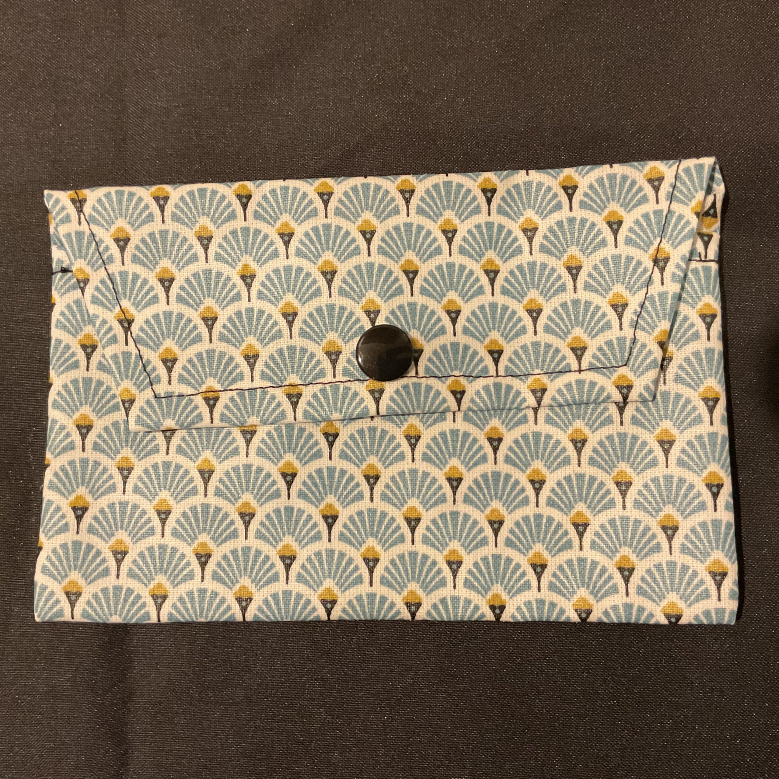 Pochette éventail bleu imperméabilisée pour savon