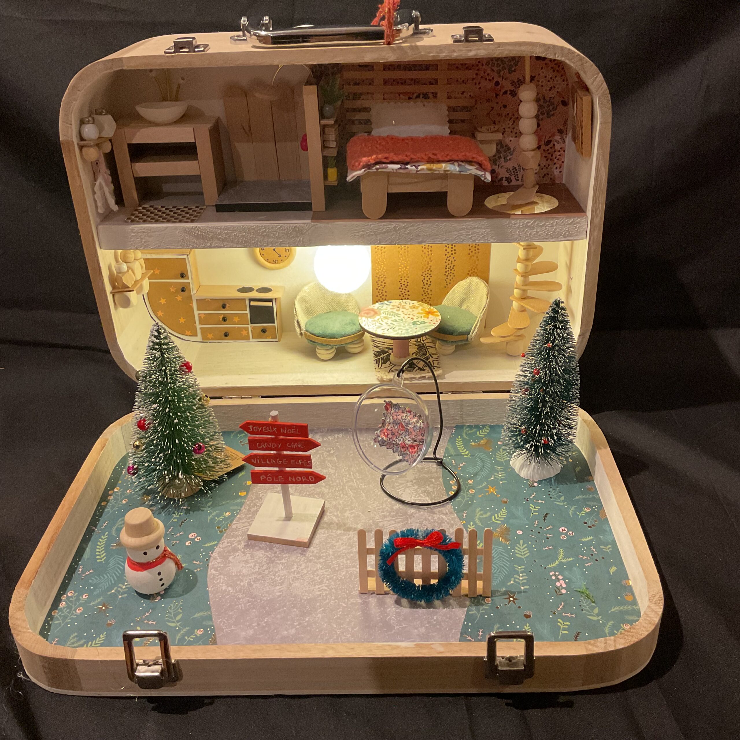 Valisette maison de poupée de Noël. Pièce unique 3