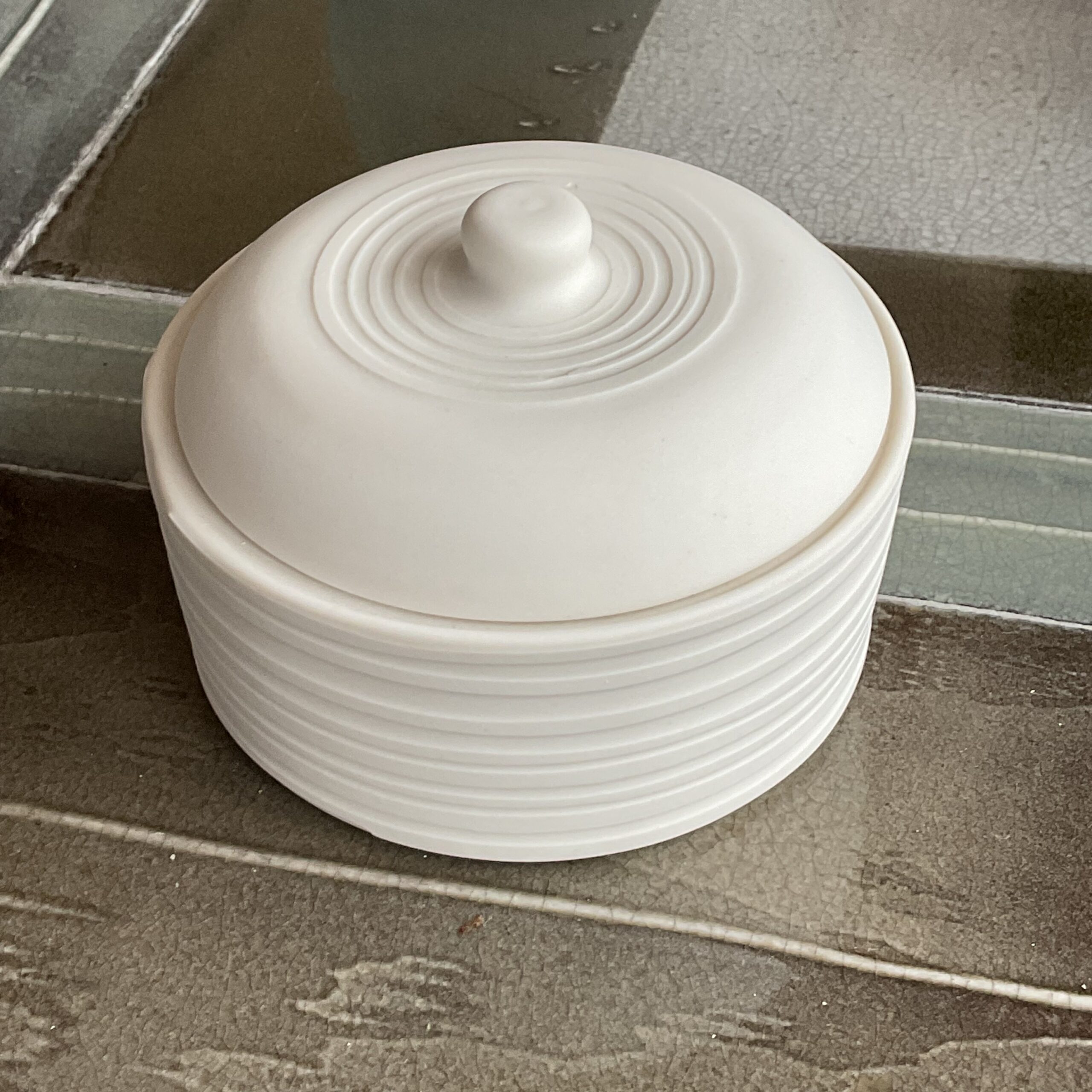 Grande boîte motif horizon en porcelaine blanche de Kaolin’e