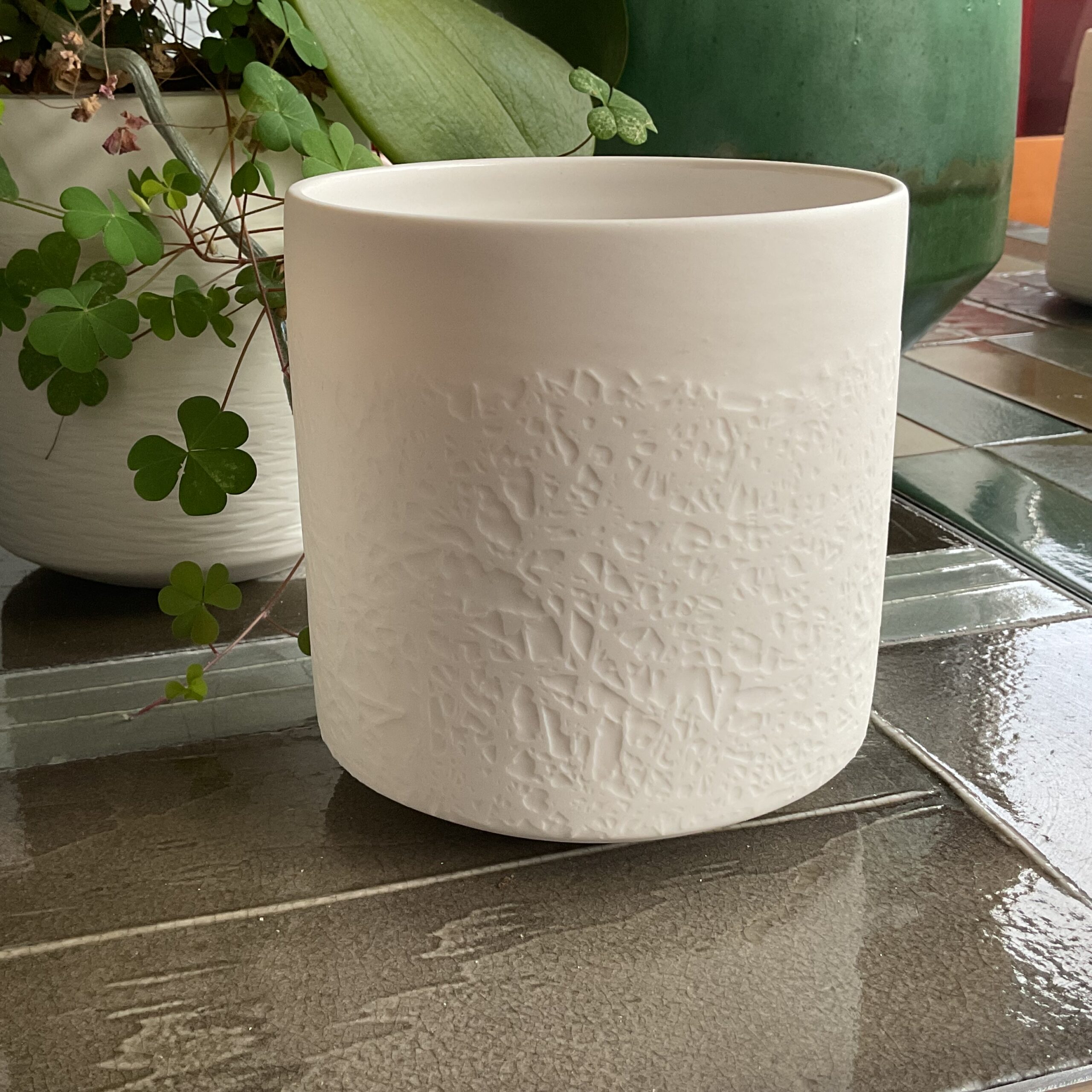 Cache-pot Ork’idée en porcelaine blanche motif Graphik de Kaolin’e